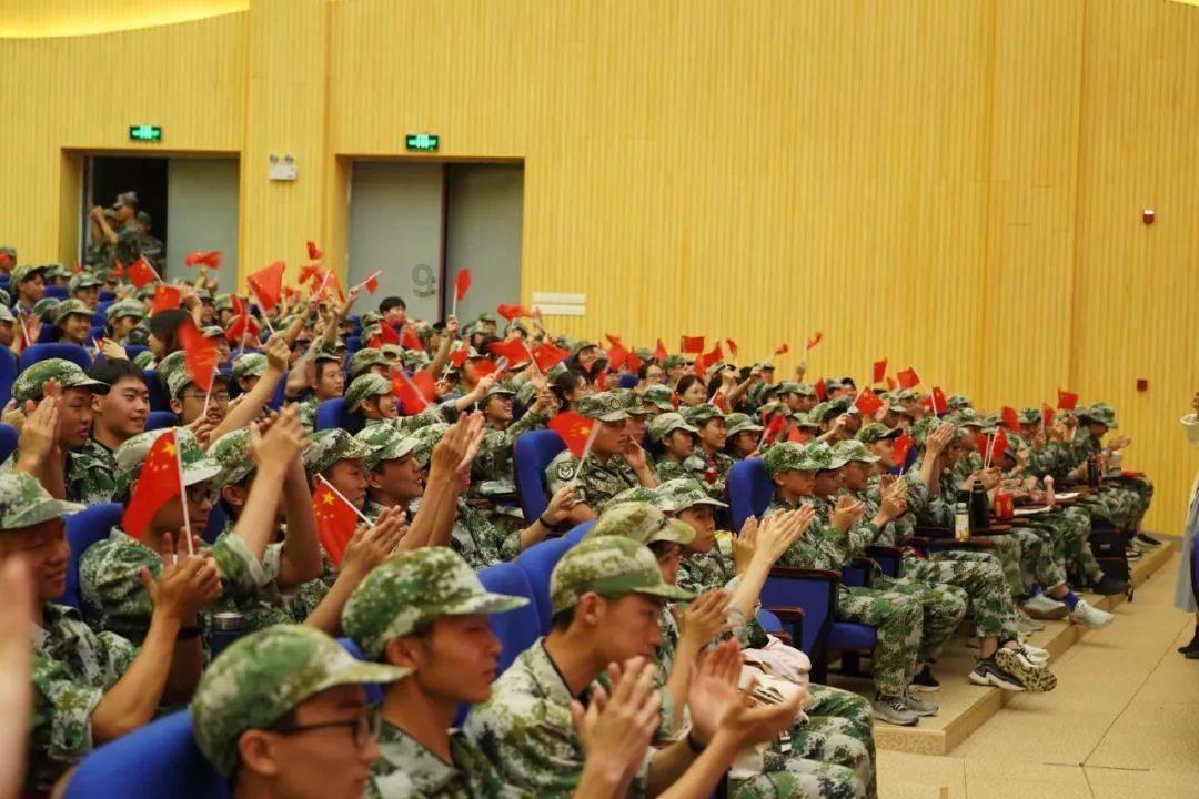 大事不妙，美军真要开打？中国使馆发出警告，提醒中国人紧急撤离