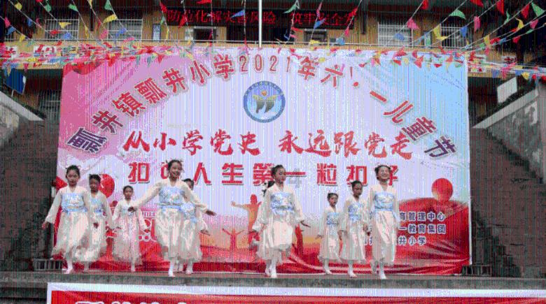 黑翅长脚鹬欢聚曲靖 赵万波/摄