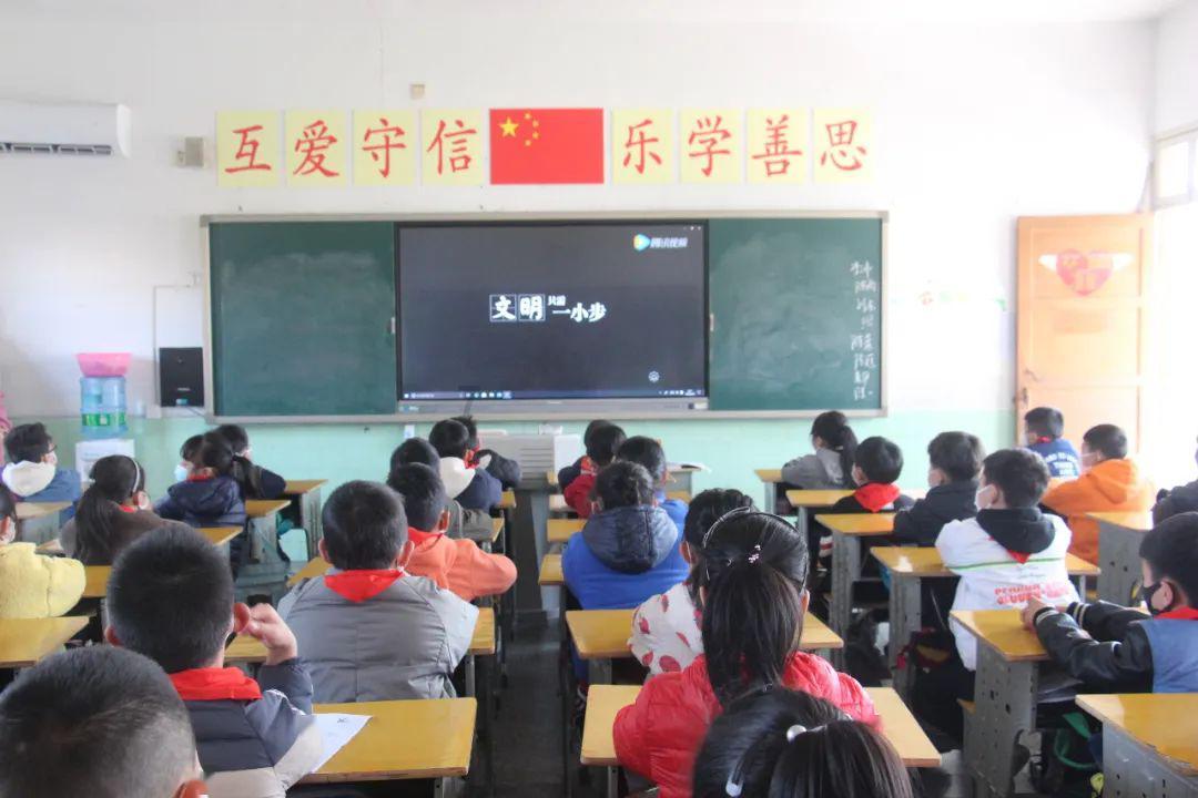 呼和浩特举办雪地足球锦标赛